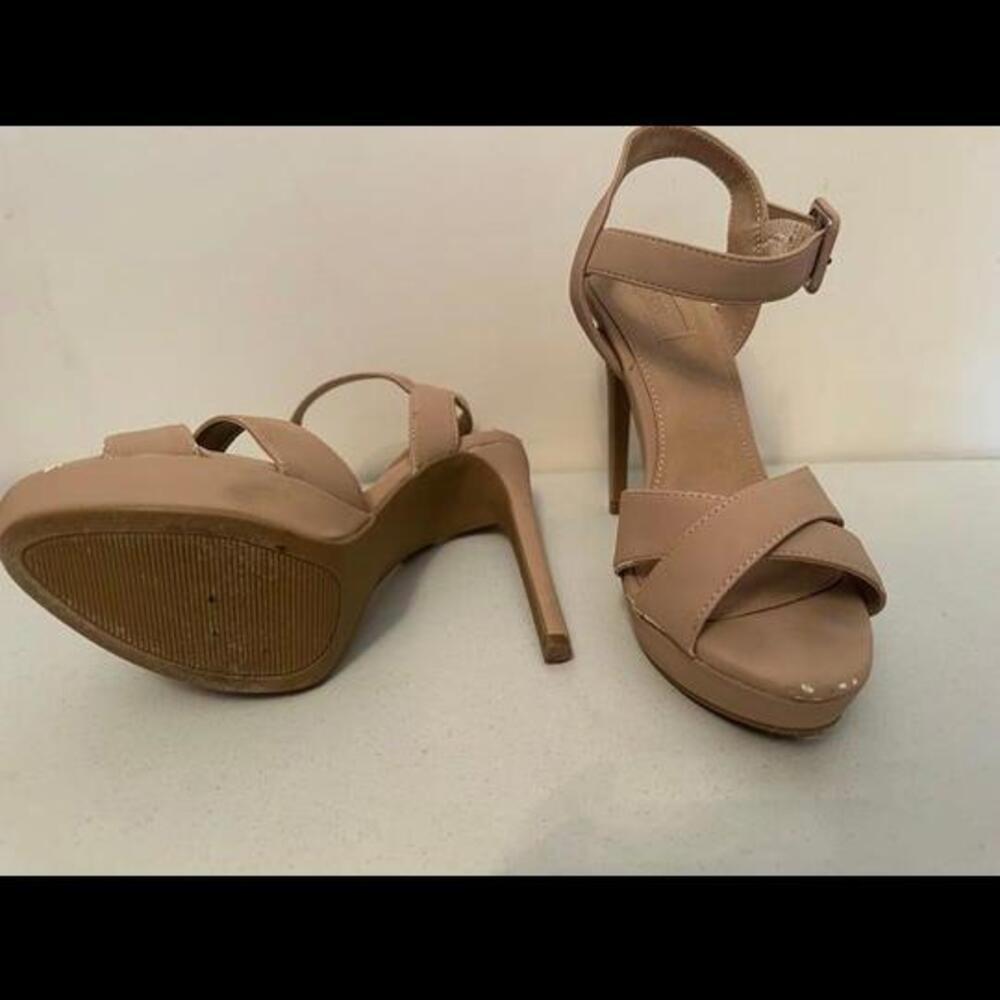 Forever21 Tan Heels: Stylish and Versatile Addition to Your Wardrobe - Picture 4 of 4